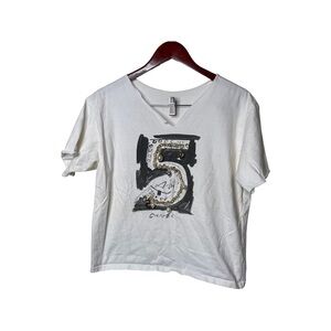 OLENE Chanel 5 heeled and chained cut out V neck short sleeve tee